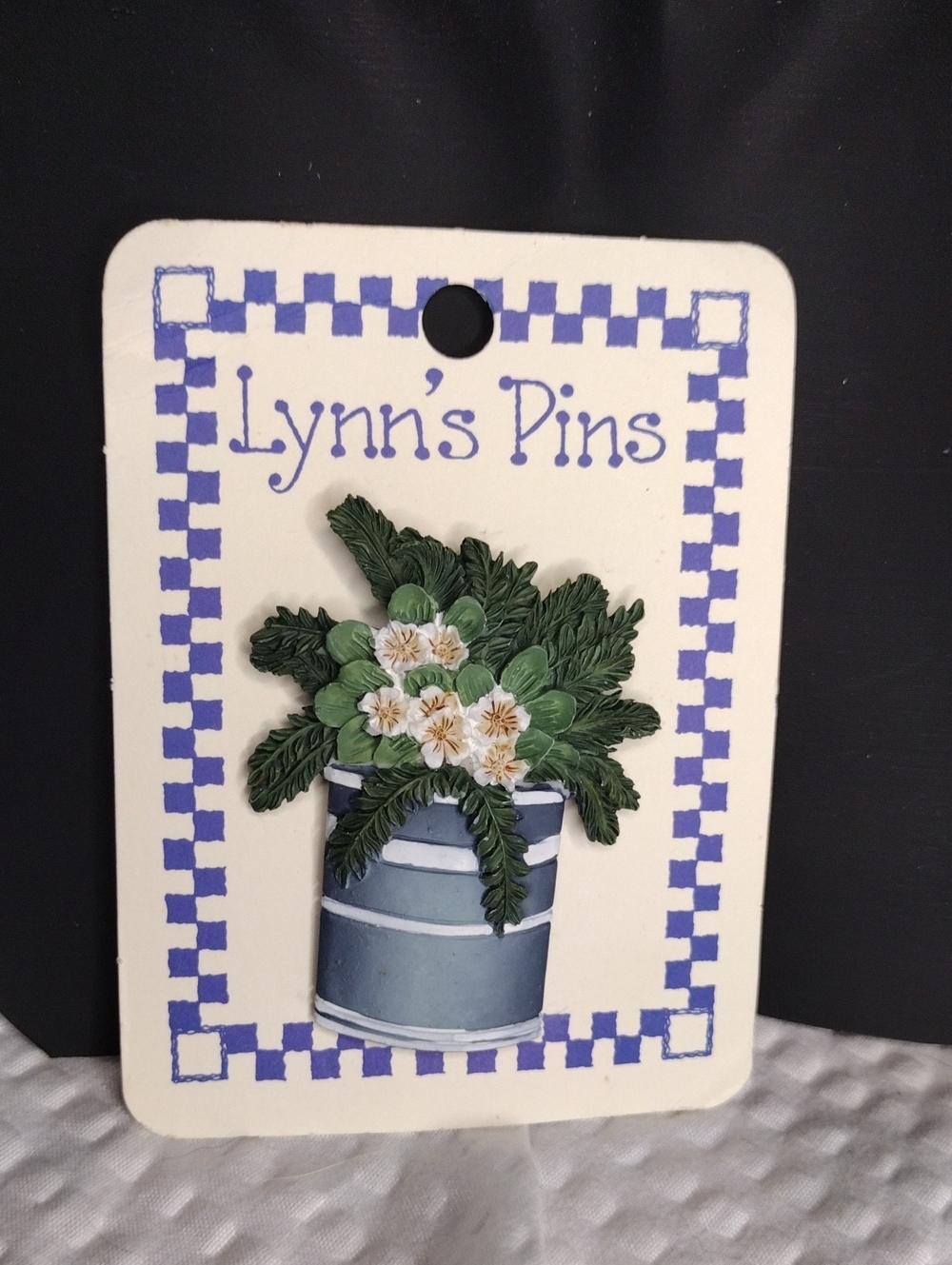 Green & White Floral Pot Brooch - Picture 1 of 4